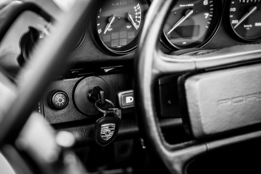 photo 1631565975627 1ab041c0b540